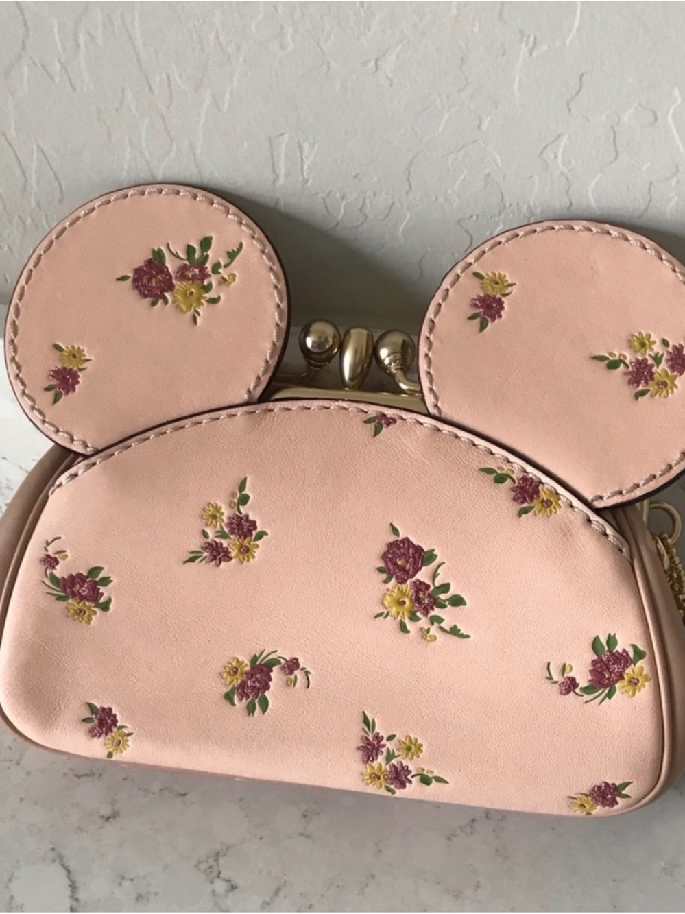 NWOT Coach x Disney Pink Mickey Minnie Mouse Pink Leather Kisslock Wristlet - Picture 4 of 9